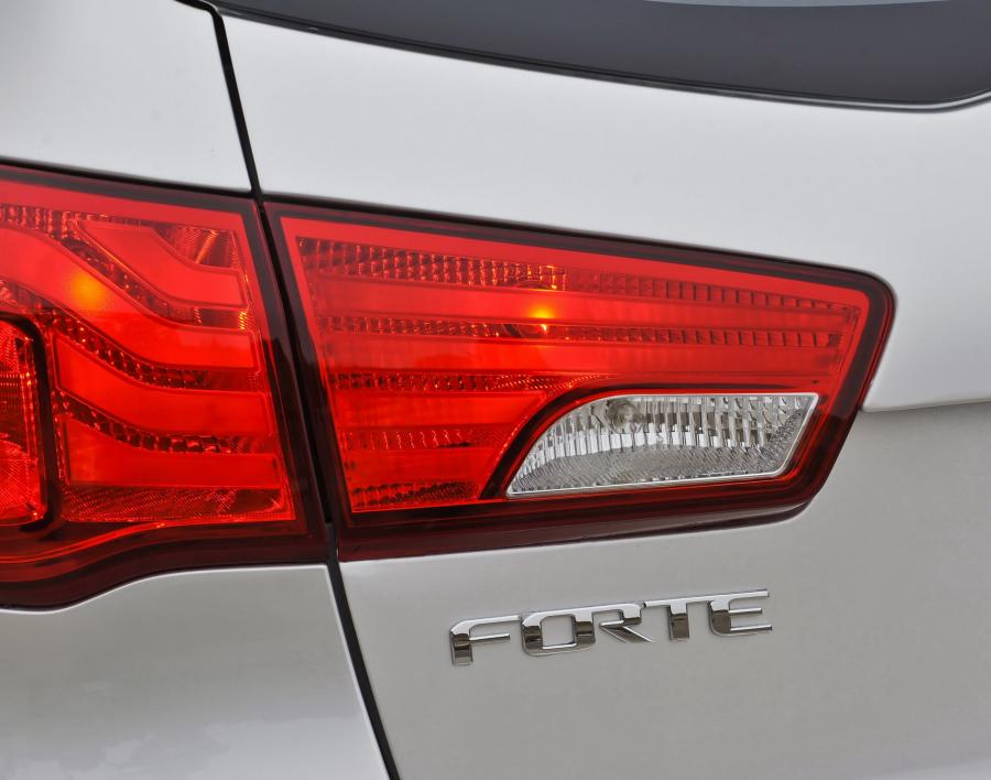  Kia Forte 5-Door 2011 года  (фото 17 из 89)